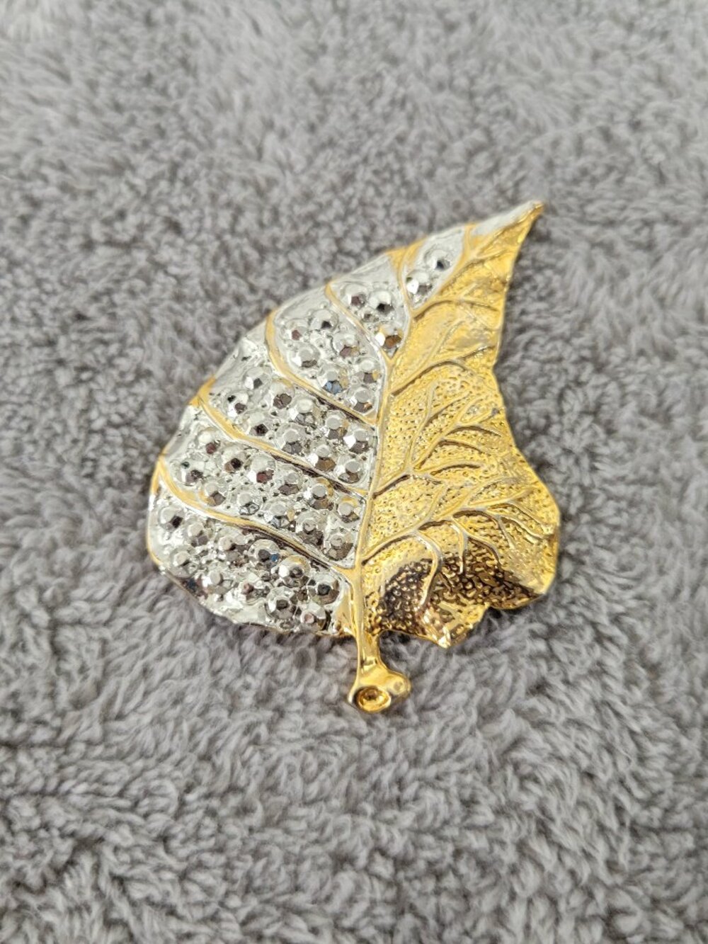 Vintage Two Tone Gold Silver Leaf Brooch Pin Crystal Rhinestone Textured P2E